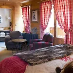 Chalet-hotel & Les Cimes Hotel