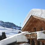 Chalet-hotel & Les Cimes Hotel